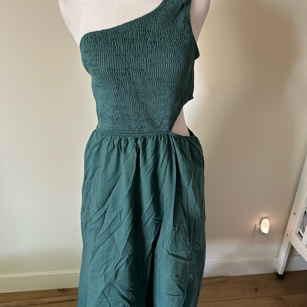 Green One-Shoulder Dress